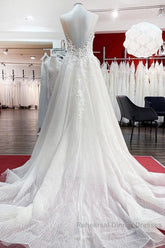 Long A-line Tulle Sleevless Ruffles Jewel Wedding Dresses With Lace Appliques